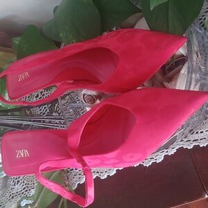 Zara fuchsia slingback heels New No Tags Size 39 (8.5-9 US)